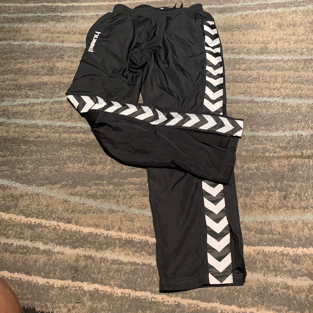 Hummel Men's Black Poly Jogger Pants With Chevron Print and Zipped Ankles